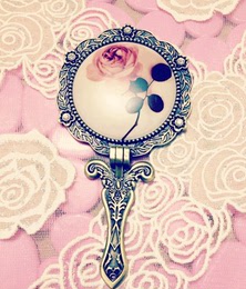 韩国代购复古玫瑰花公主随身可折叠款携带化妆镜妆镜手柄手持小镜
