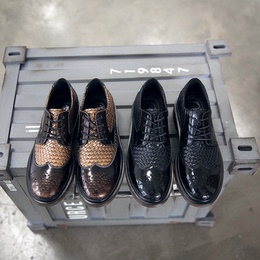 新款日系复古编织低帮男鞋牛筋透明底布洛克板鞋男士亮面皮鞋