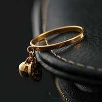 韩版时尚招财铜钱币铃铛女细尾戒指 钛钢镀真金不褪色不过敏指环