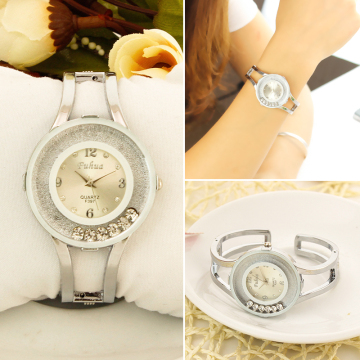 韩国时尚潮流韩版手镯手链女士时装钢带女款水钻学生防水腕表手表