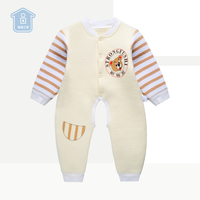 婴儿保暖连体衣三层加厚夹棉0-3个月6开档宝宝衣服新生儿睡衣冬装